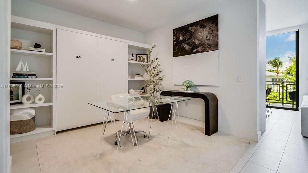 For Sale: $850,000 (1 beds, 2 baths, 975 Square Feet)