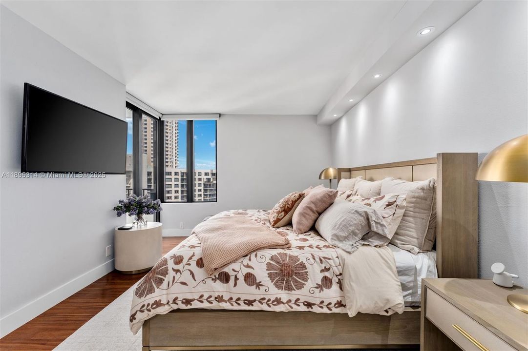 For Rent: $11,900 (3 beds, 3 baths, 1890 Square Feet)