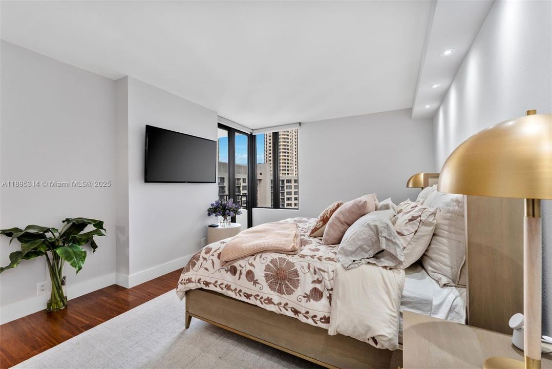 For Rent: $11,900 (3 beds, 3 baths, 1890 Square Feet)