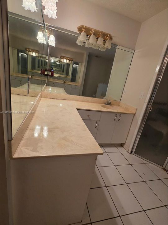 待售: $450,000 (3 贝兹, 2 浴室, 2051 平方英尺)