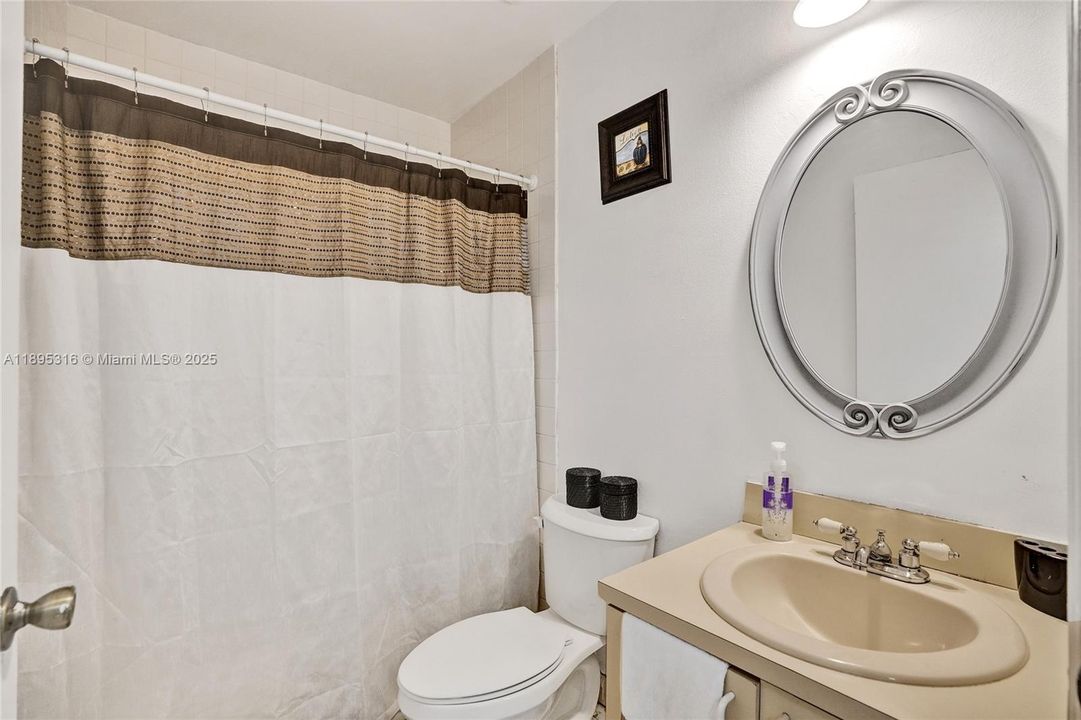 For Sale: $600,000 (3 beds, 3 baths, 1425 Square Feet)