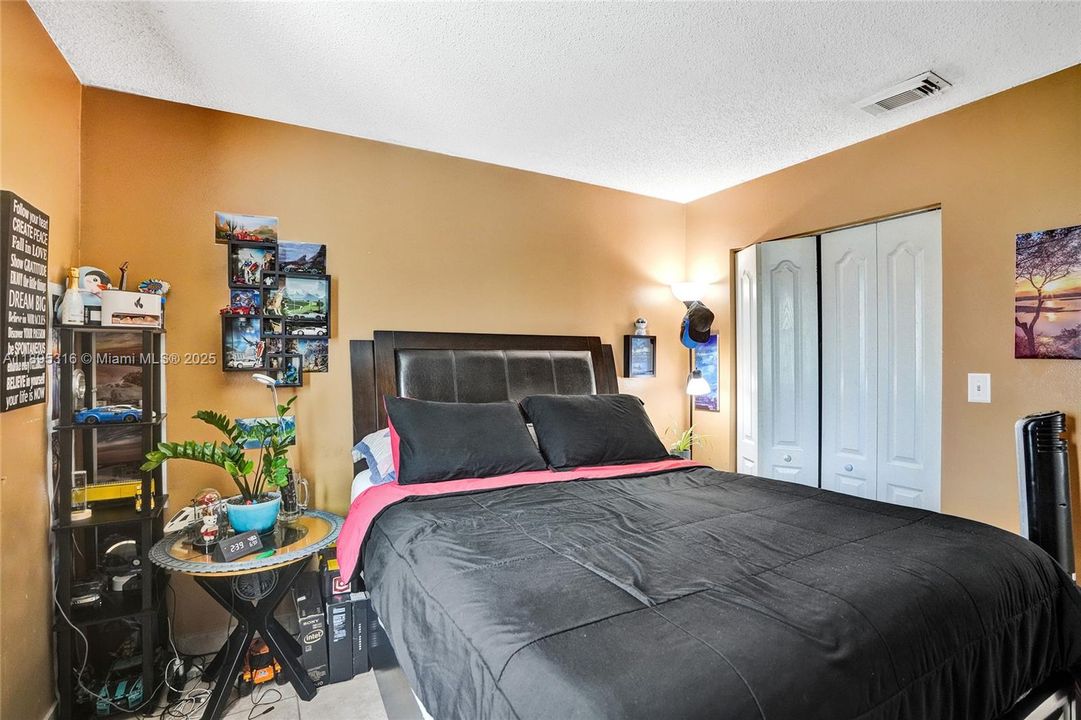 For Sale: $600,000 (3 beds, 3 baths, 1425 Square Feet)