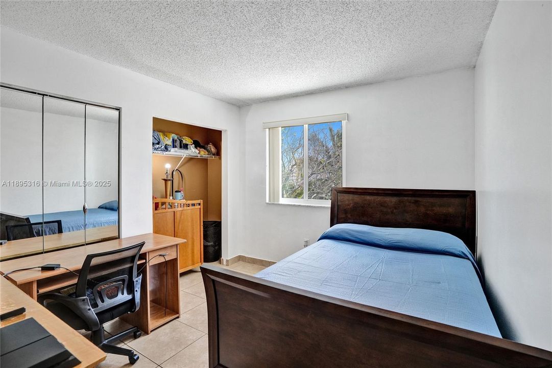 For Sale: $600,000 (3 beds, 3 baths, 1425 Square Feet)