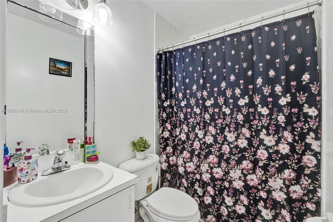 For Sale: $600,000 (3 beds, 3 baths, 1425 Square Feet)