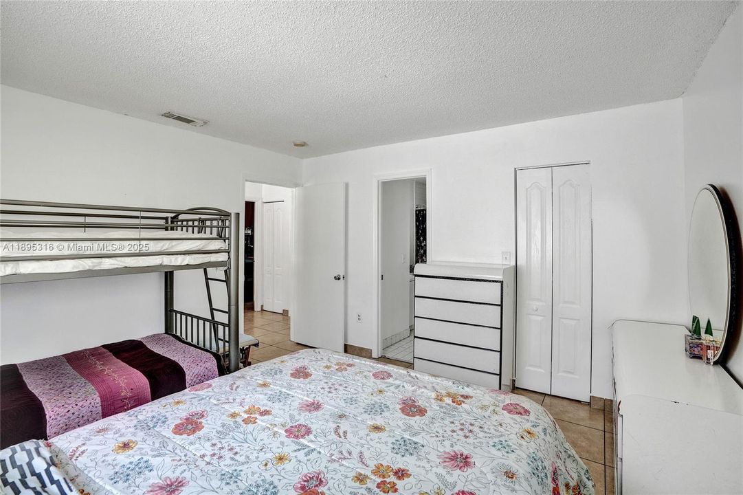 For Sale: $600,000 (3 beds, 3 baths, 1425 Square Feet)