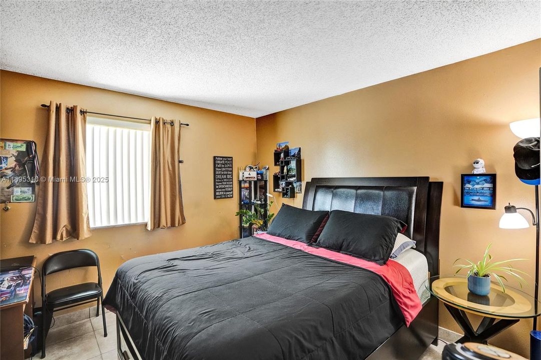 For Sale: $600,000 (3 beds, 3 baths, 1425 Square Feet)