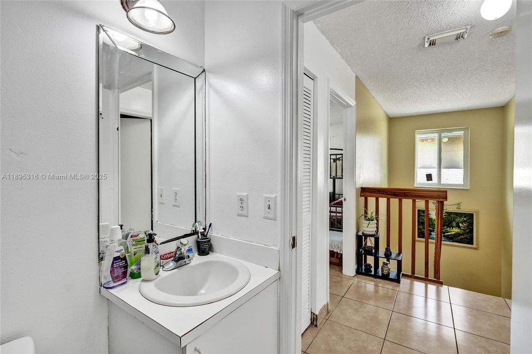 For Sale: $600,000 (3 beds, 3 baths, 1425 Square Feet)