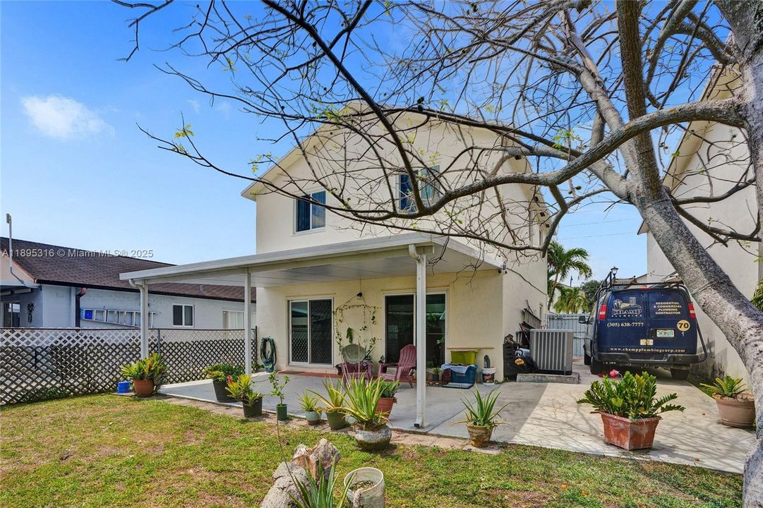 For Sale: $600,000 (3 beds, 3 baths, 1425 Square Feet)