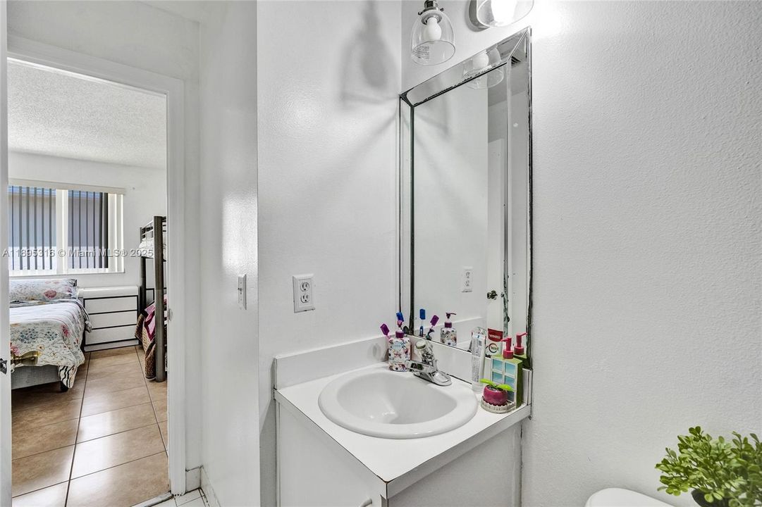 For Sale: $600,000 (3 beds, 3 baths, 1425 Square Feet)