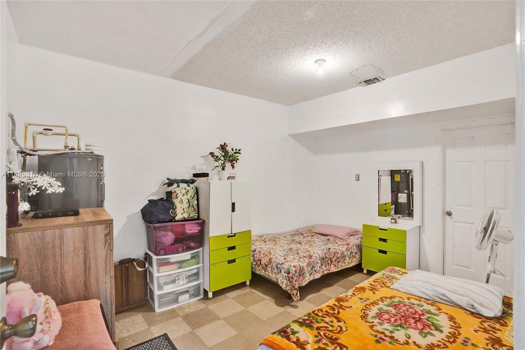 For Sale: $600,000 (3 beds, 3 baths, 1425 Square Feet)