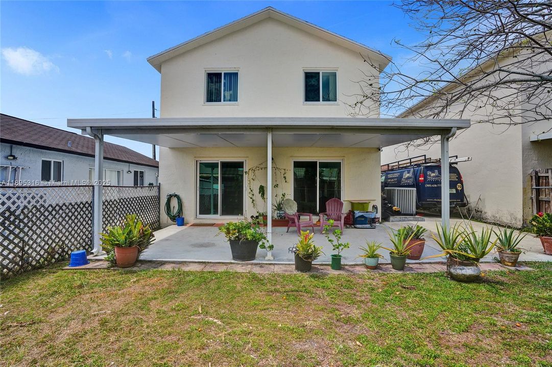 For Sale: $600,000 (3 beds, 3 baths, 1425 Square Feet)