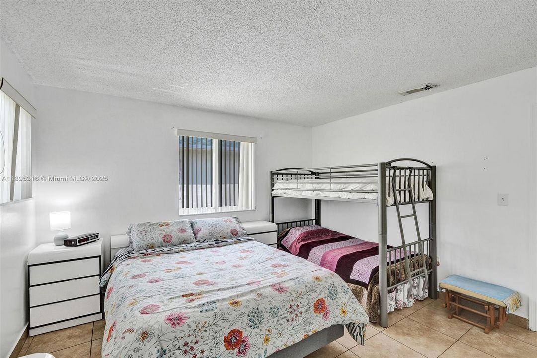 For Sale: $600,000 (3 beds, 3 baths, 1425 Square Feet)