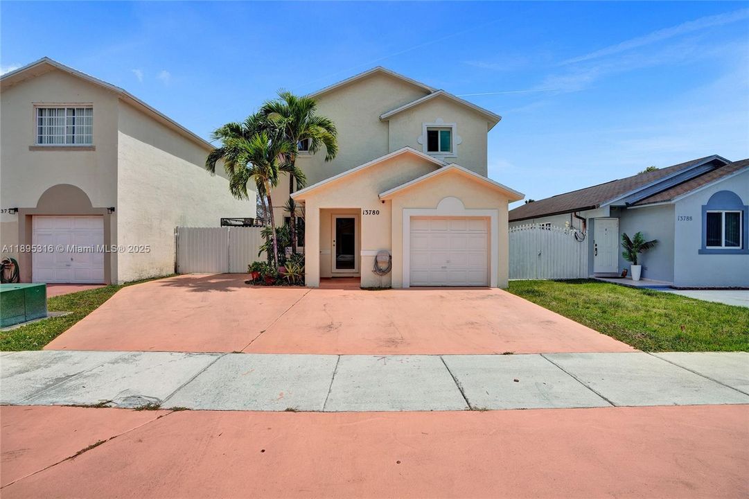 For Sale: $600,000 (3 beds, 3 baths, 1425 Square Feet)