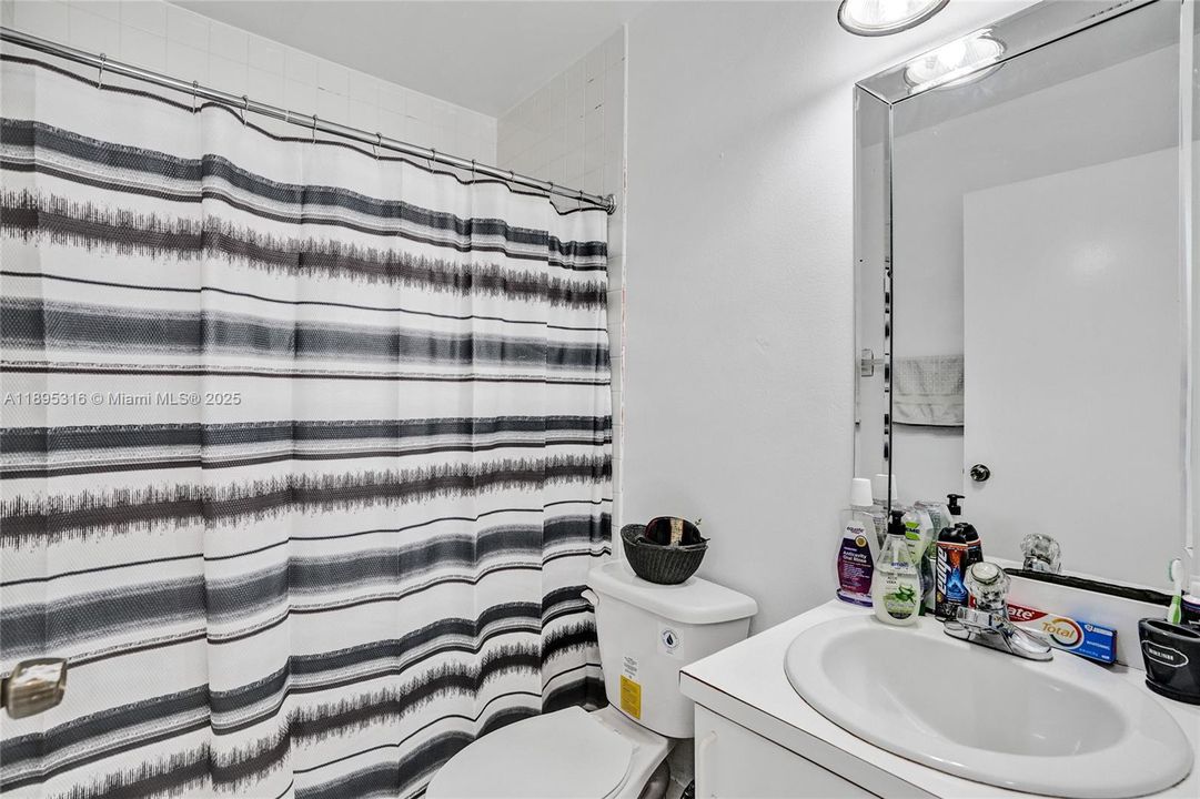 For Sale: $600,000 (3 beds, 3 baths, 1425 Square Feet)