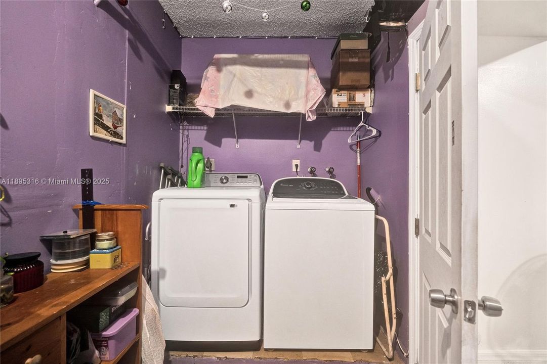 For Sale: $600,000 (3 beds, 3 baths, 1425 Square Feet)