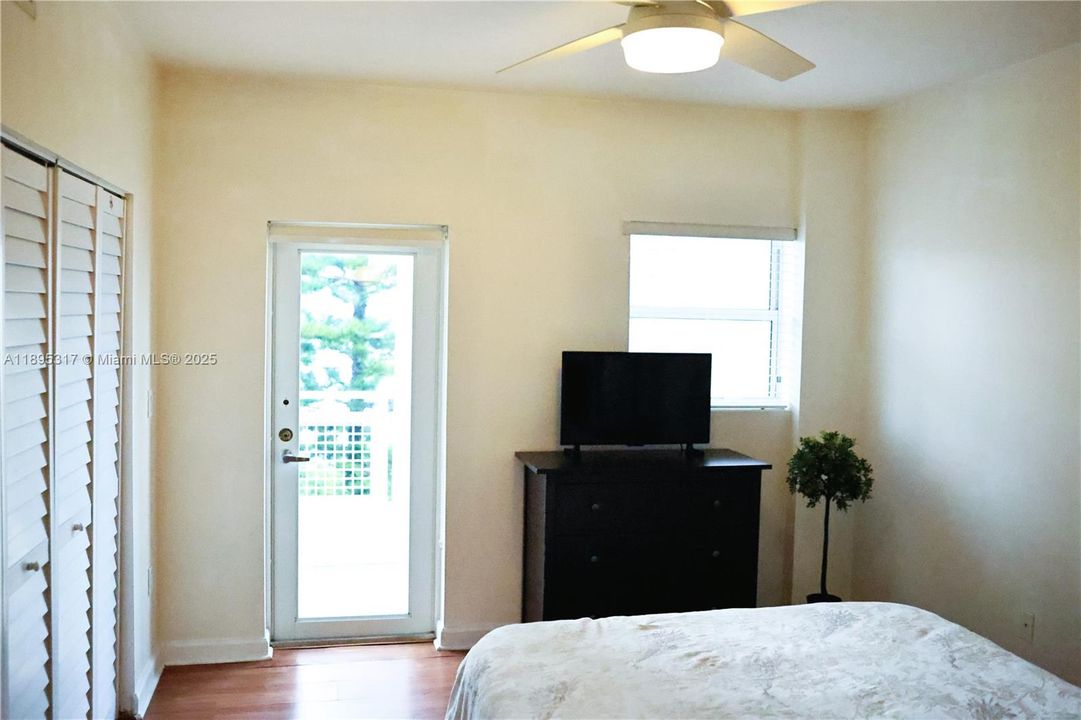 En Venta: $399,000 (2 camas, 1 baños, 1500 Pies cuadrados)