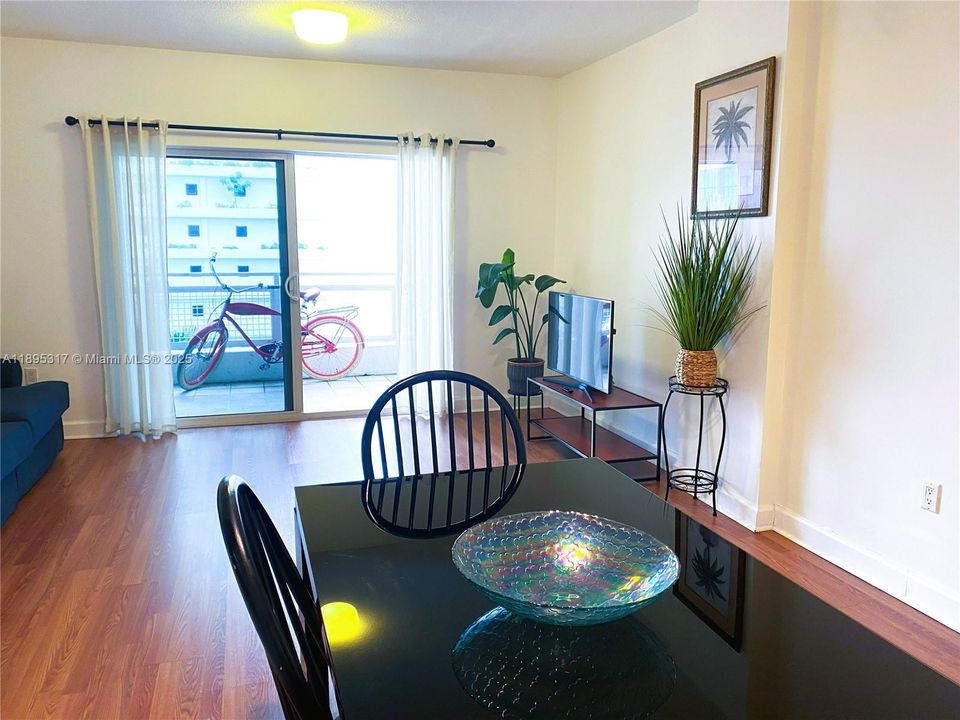 En Venta: $399,000 (2 camas, 1 baños, 1500 Pies cuadrados)