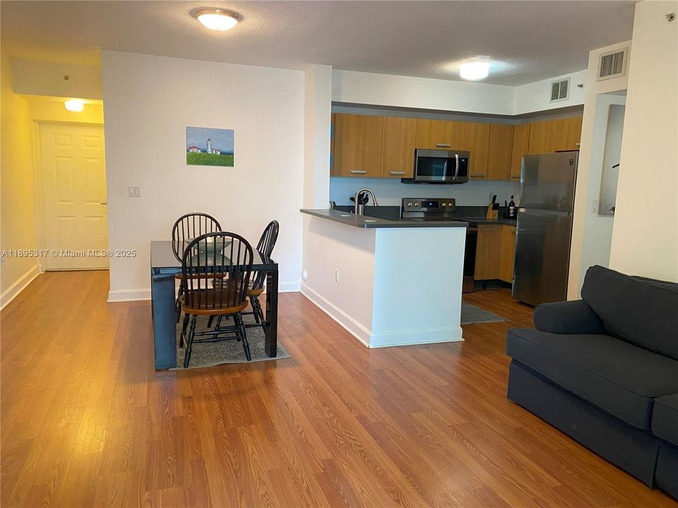 En Venta: $399,000 (2 camas, 1 baños, 1500 Pies cuadrados)