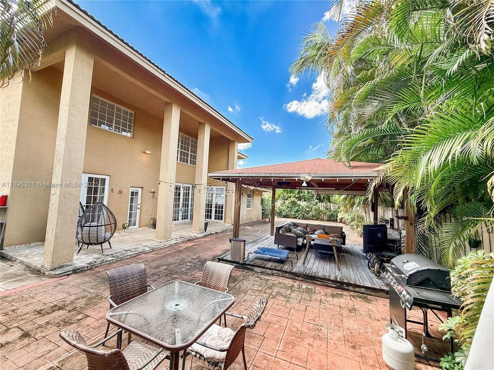 Active With Contract: $790,000 (5 beds, 3 baths, 2623 Square Feet)