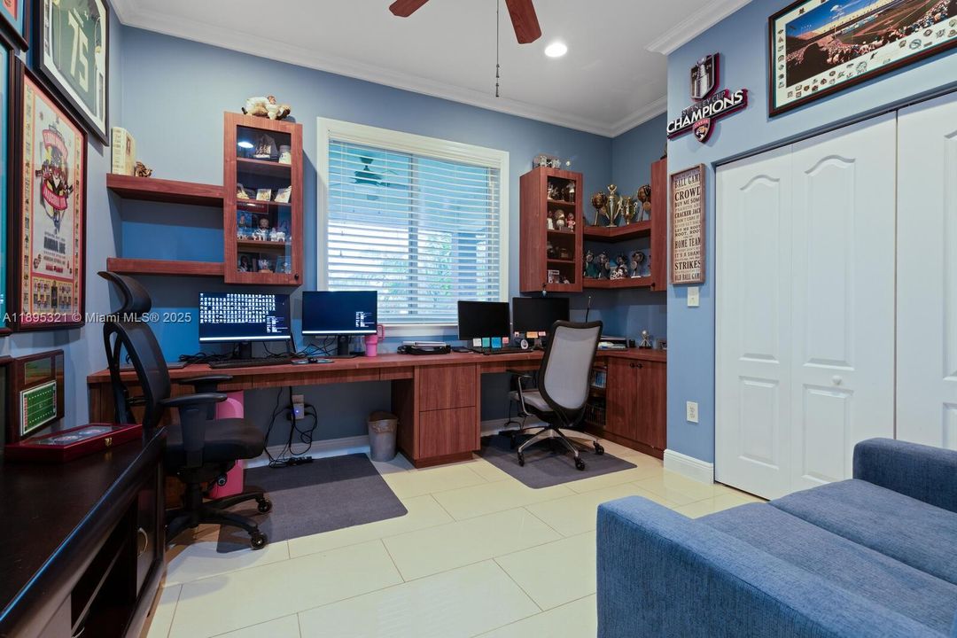 Active With Contract: $1,200,000 (4 beds, 3 baths, 2633 Square Feet)