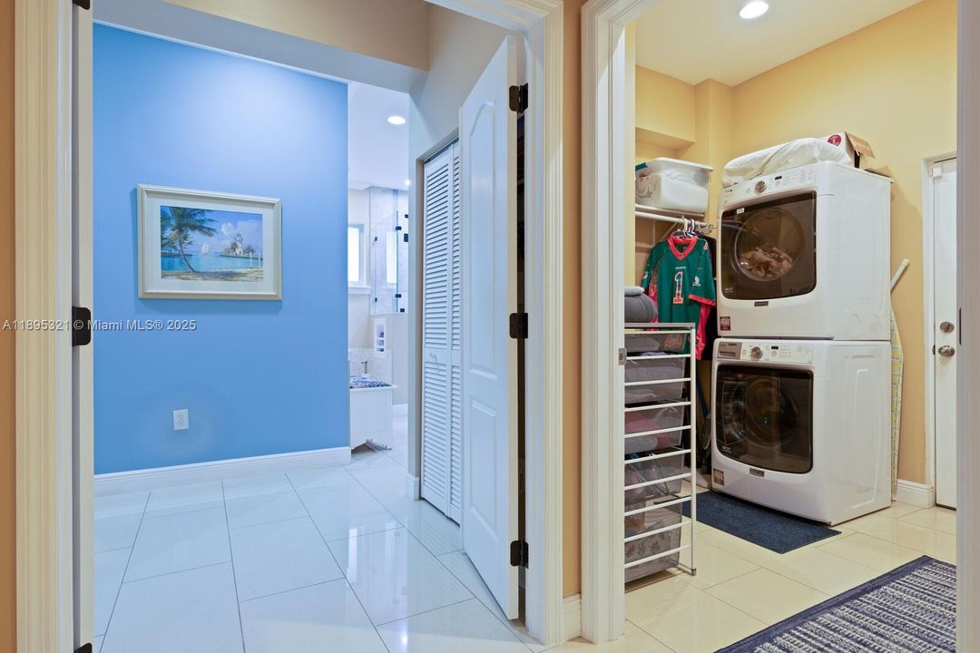 Active With Contract: $1,200,000 (4 beds, 3 baths, 2633 Square Feet)