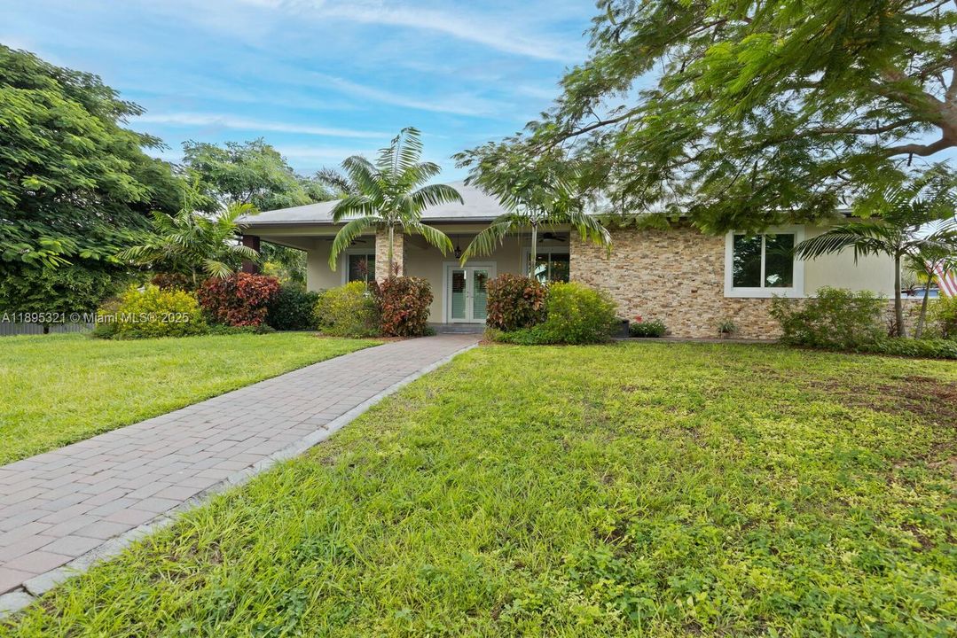 Active With Contract: $1,200,000 (4 beds, 3 baths, 2633 Square Feet)