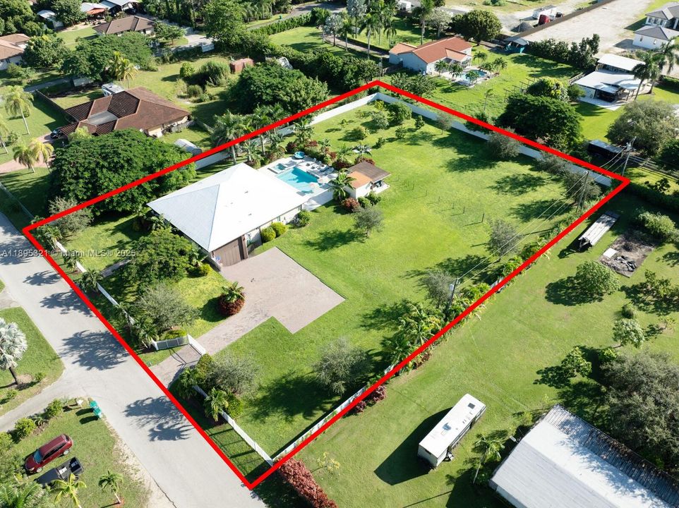 Active With Contract: $1,200,000 (4 beds, 3 baths, 2633 Square Feet)