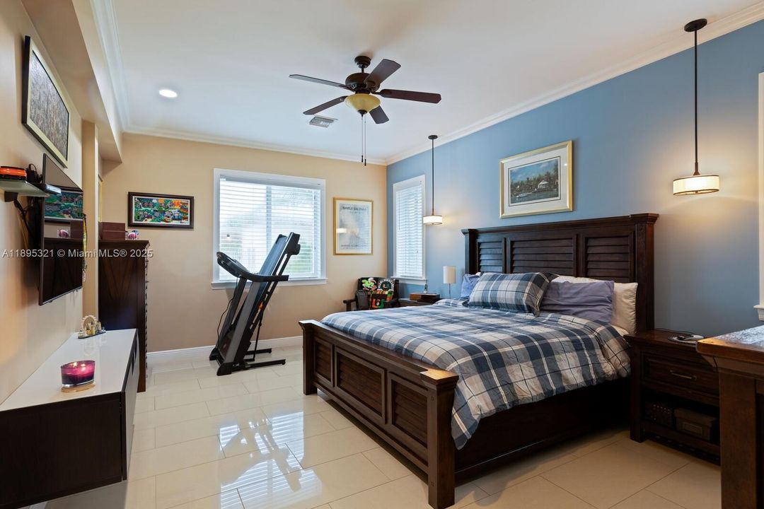 Active With Contract: $1,200,000 (4 beds, 3 baths, 2633 Square Feet)