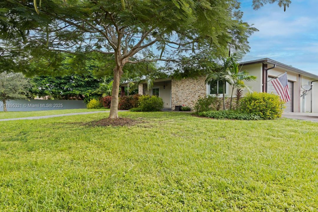 Active With Contract: $1,200,000 (4 beds, 3 baths, 2633 Square Feet)