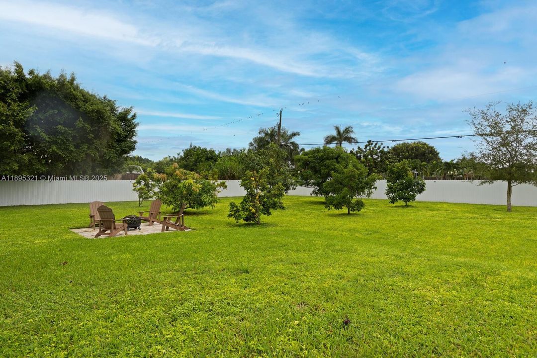 Active With Contract: $1,200,000 (4 beds, 3 baths, 2633 Square Feet)