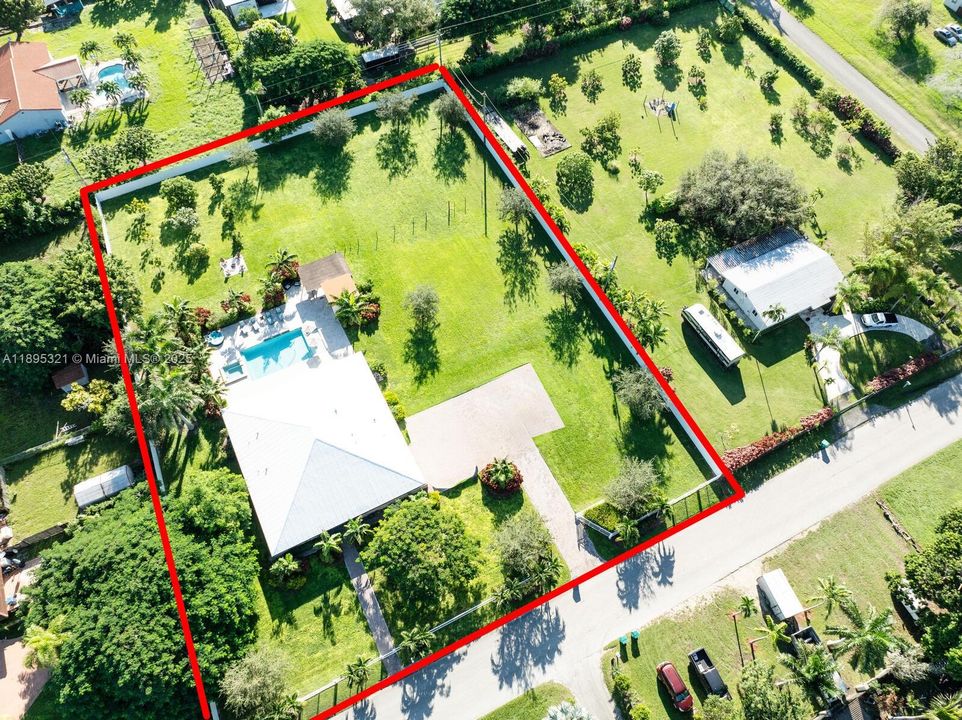 Active With Contract: $1,200,000 (4 beds, 3 baths, 2633 Square Feet)