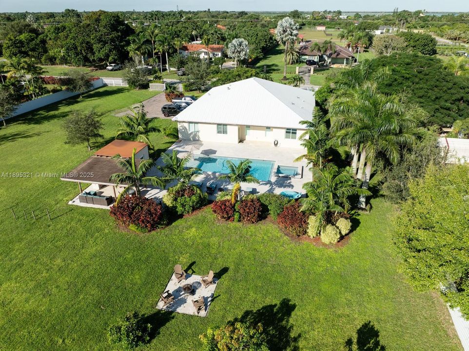 Active With Contract: $1,200,000 (4 beds, 3 baths, 2633 Square Feet)