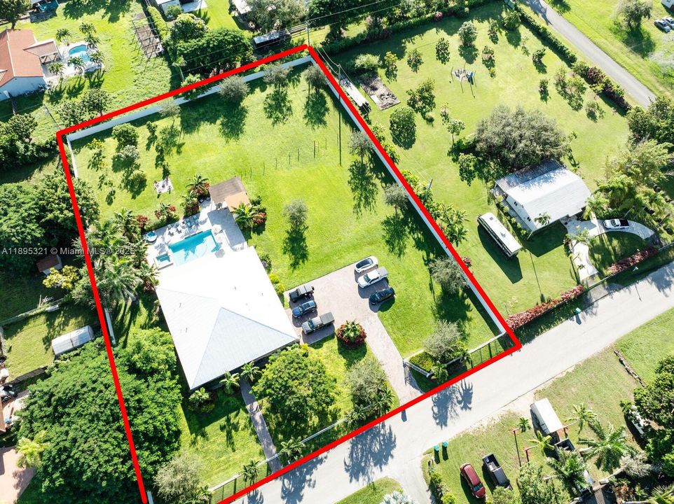 Active With Contract: $1,200,000 (4 beds, 3 baths, 2633 Square Feet)