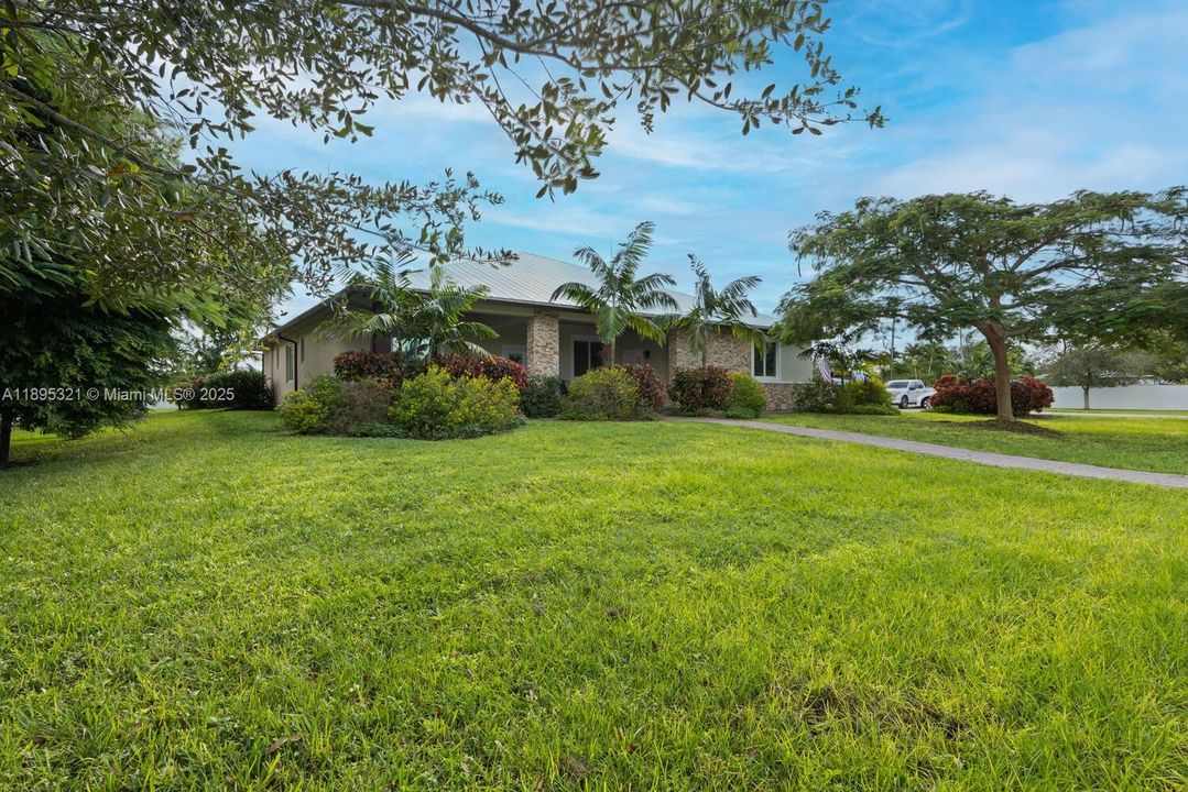 Active With Contract: $1,200,000 (4 beds, 3 baths, 2633 Square Feet)