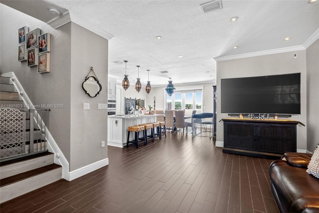 Active With Contract: $619,000 (4 beds, 2 baths, 2097 Square Feet)