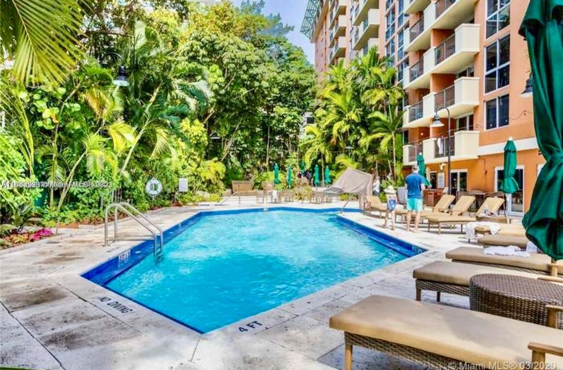 For Sale: $750,000 (1 beds, 1 baths, 740 Square Feet)