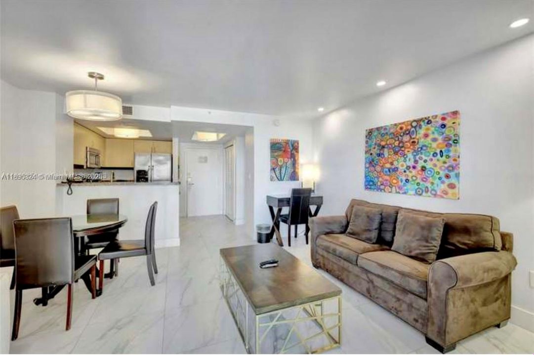 For Sale: $750,000 (1 beds, 1 baths, 740 Square Feet)
