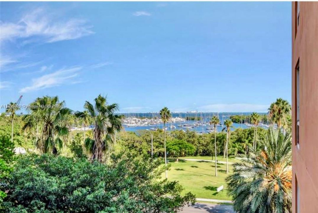For Sale: $750,000 (1 beds, 1 baths, 740 Square Feet)