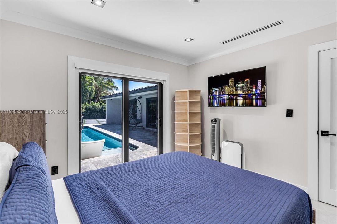 Vendido Recientemente: $1,270,000 (4 camas, 3 baños, 2094 Pies cuadrados)