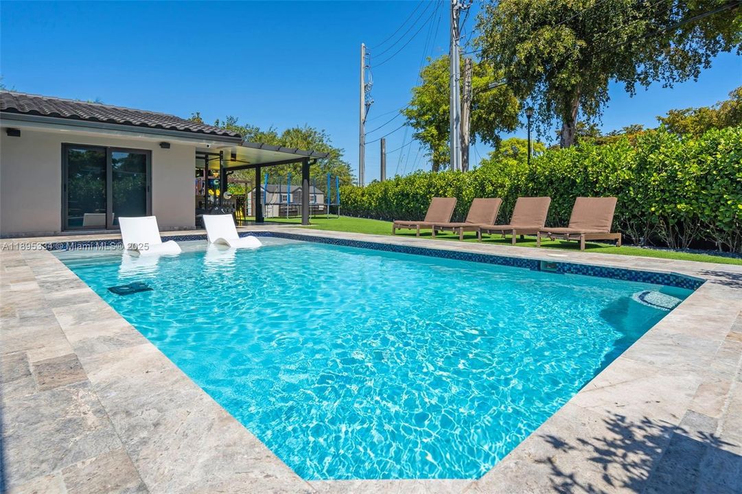 Vendido Recientemente: $1,270,000 (4 camas, 3 baños, 2094 Pies cuadrados)