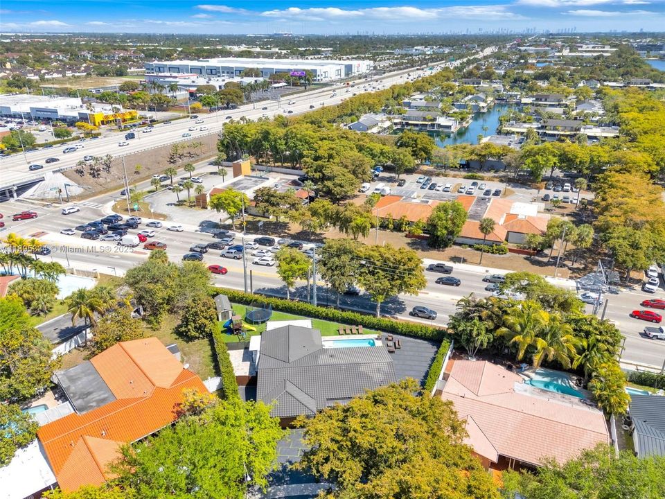 Vendido Recientemente: $1,270,000 (4 camas, 3 baños, 2094 Pies cuadrados)