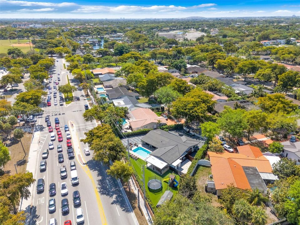 Vendido Recientemente: $1,270,000 (4 camas, 3 baños, 2094 Pies cuadrados)