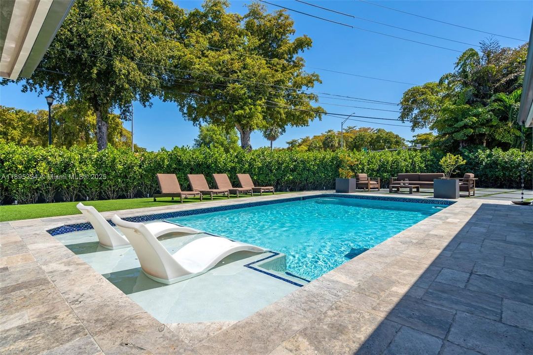 Vendido Recientemente: $1,270,000 (4 camas, 3 baños, 2094 Pies cuadrados)