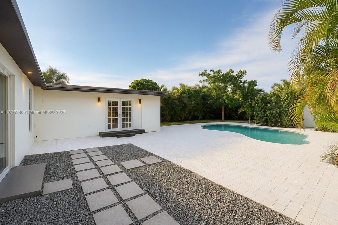 For Sale: $812,500 (3 beds, 2 baths, 1506 Square Feet)