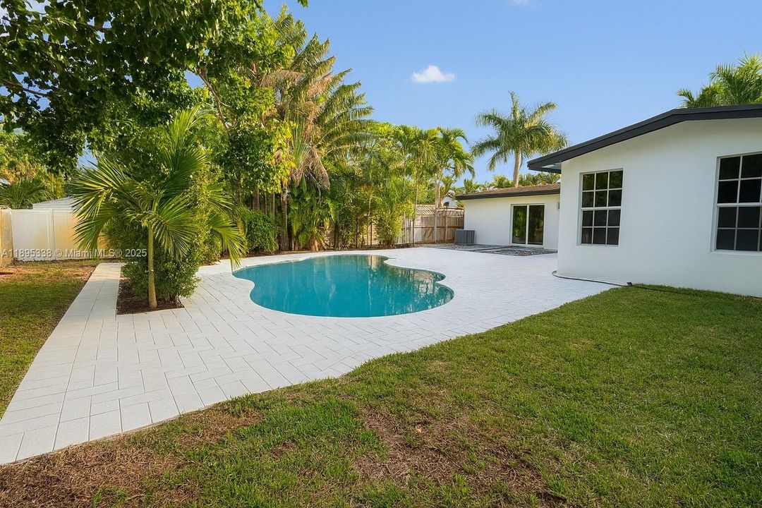 For Sale: $812,500 (3 beds, 2 baths, 1506 Square Feet)