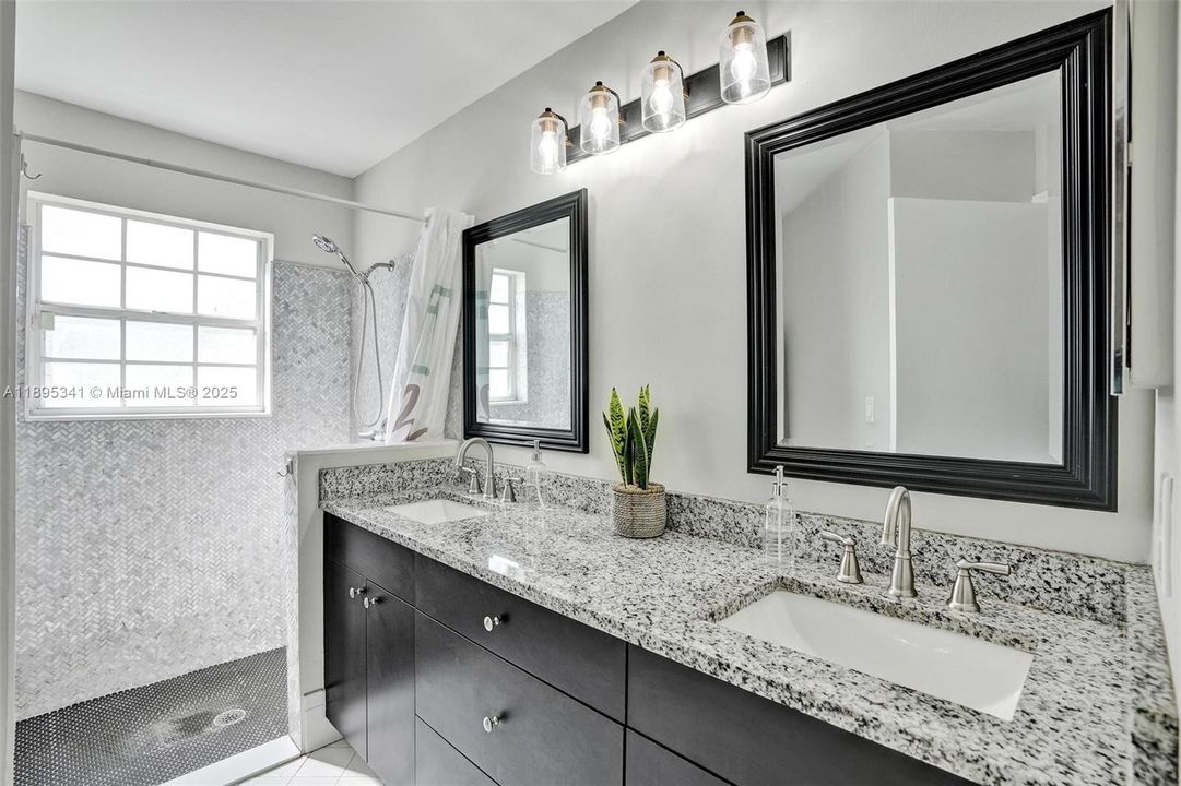 最近售出: $625,000 (3 贝兹, 2 浴室, 1624 平方英尺)