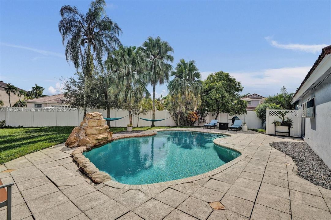 最近售出: $625,000 (3 贝兹, 2 浴室, 1624 平方英尺)