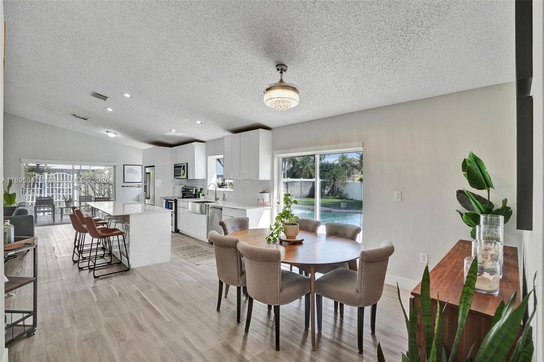 最近售出: $625,000 (3 贝兹, 2 浴室, 1624 平方英尺)