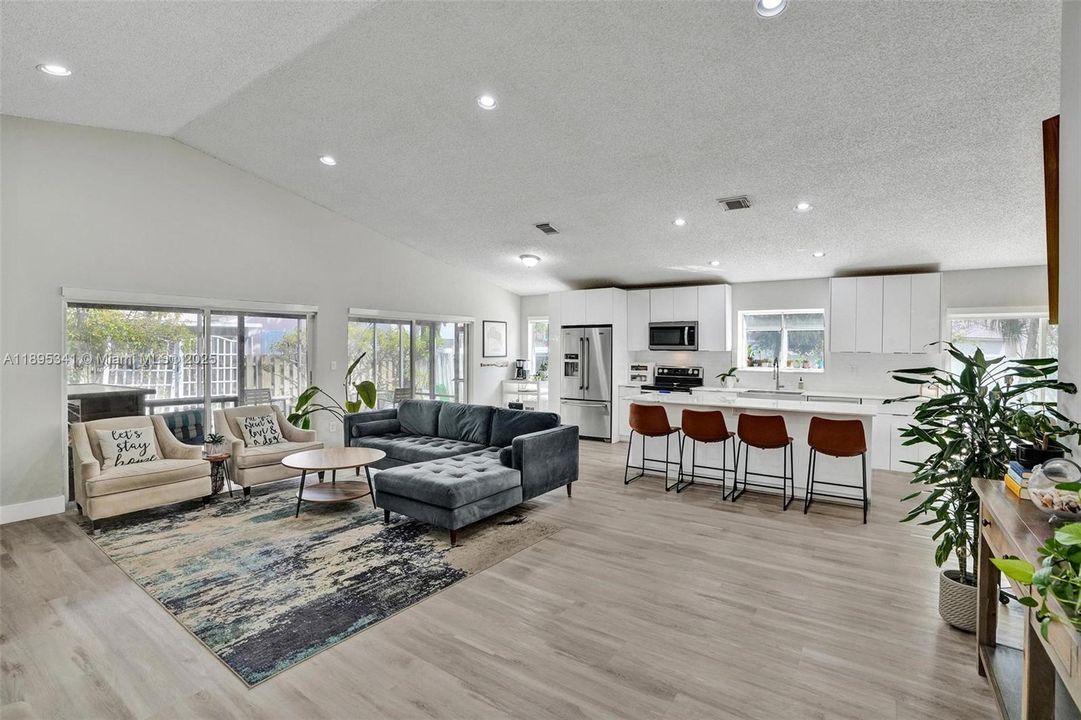 最近售出: $625,000 (3 贝兹, 2 浴室, 1624 平方英尺)