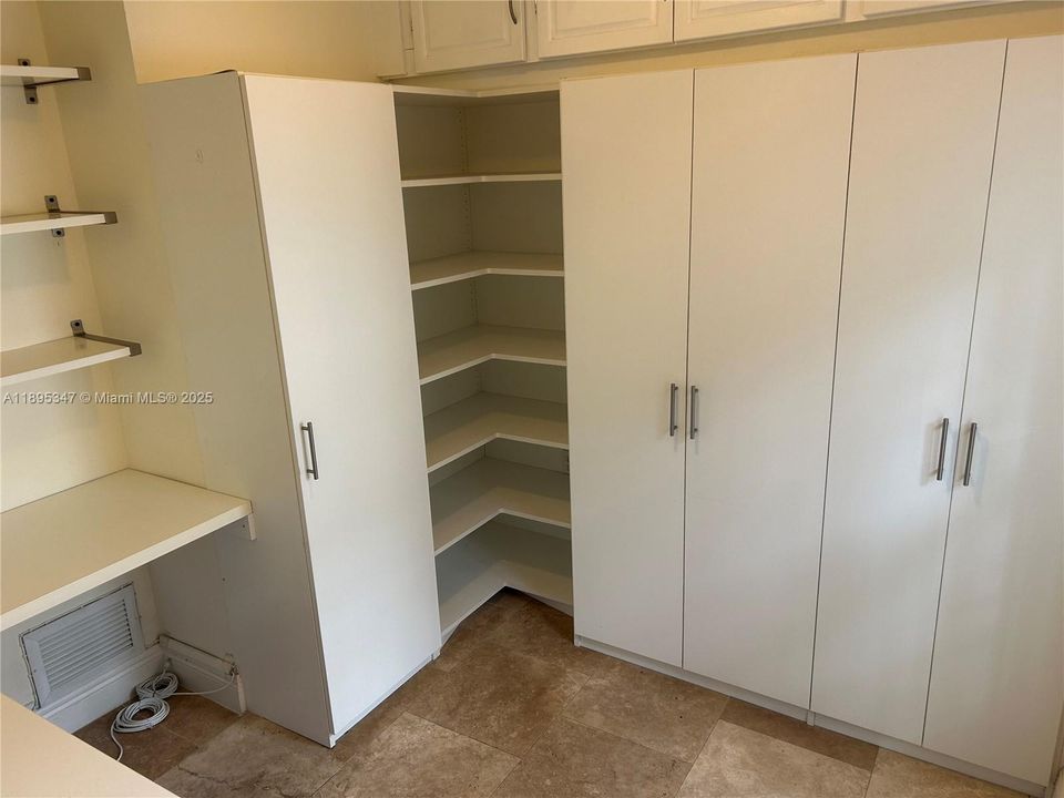 Recently Rented: $6,000 (3 beds, 2 baths, 1824 Square Feet)